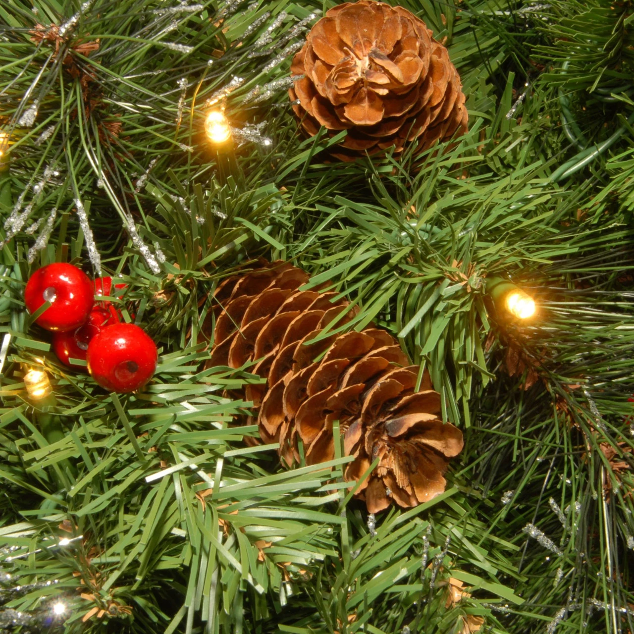 30" Pre-Lit BO Crestwood Spruce Artificial Christmas Wreath - Warm White LED Lights 6 30" Pre-Lit BO Crestwood Spruce Artificial Christmas Wreath - Warm White LED Lights - Image 4