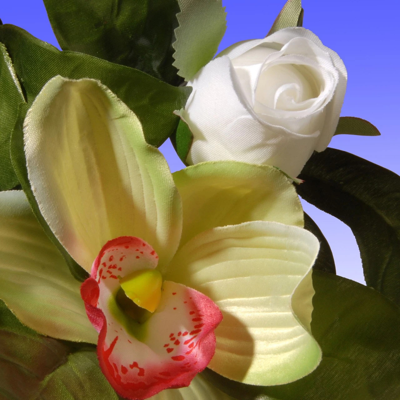 72" White Rose & Calla Lily Garland 5 72" White Rose & Calla Lily Garland - Image 3