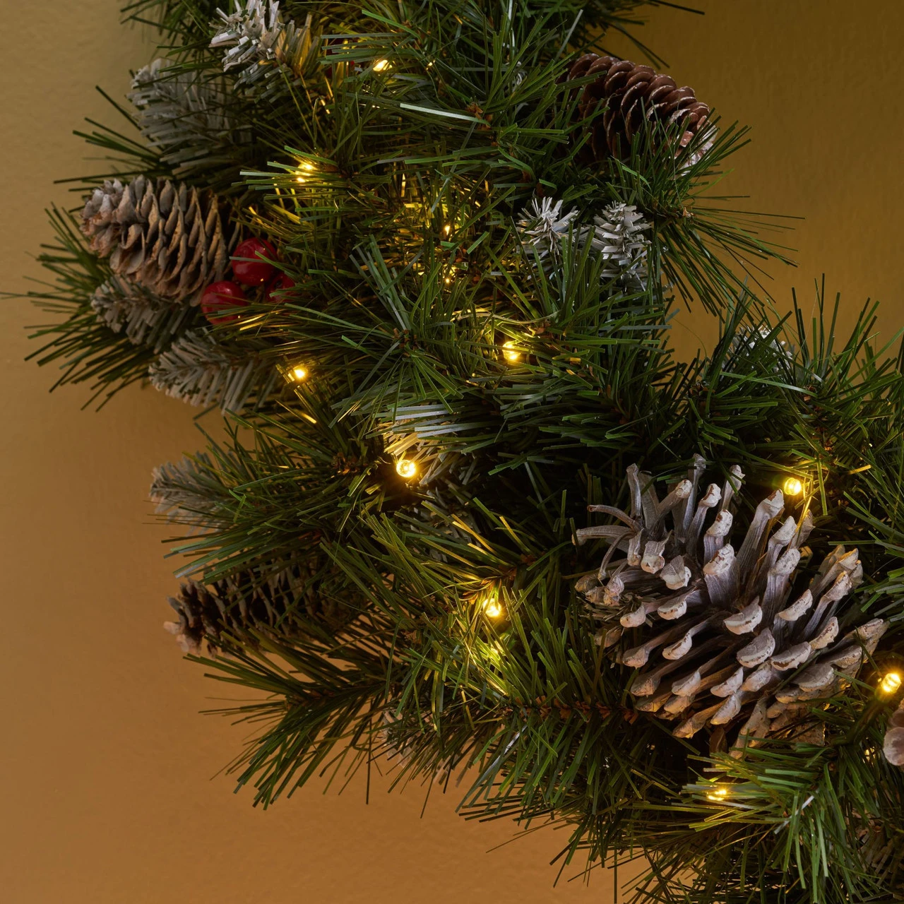 24" Mixed Spruce Christmas Wreath W/50 Warm White LED Lights, Frosted Branches, Red Berries And Pine 4 24" Mixed Spruce Christmas Wreath W/50 Warm White LED Lights, Frosted Branches, Red Berries And Pine - Image 2