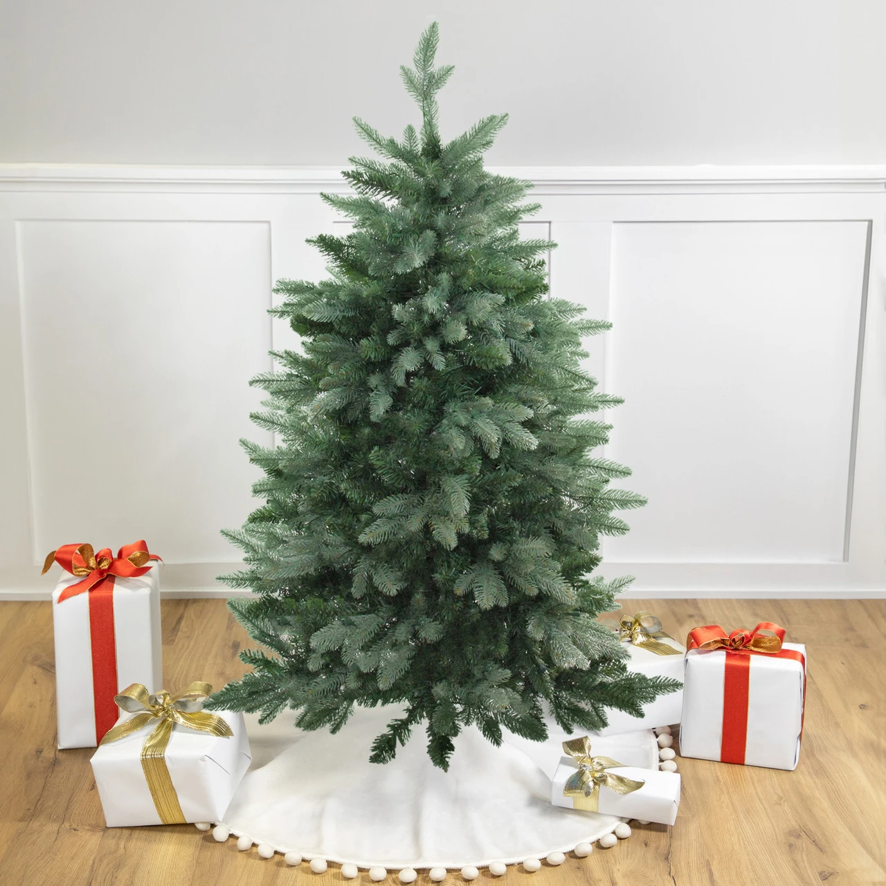 4.5' Green Medium Washington Frasier Fir Artificial Christmas Tree - Unlit 3 4.5' Green Medium Washington Frasier Fir Artificial Christmas Tree - Unlit