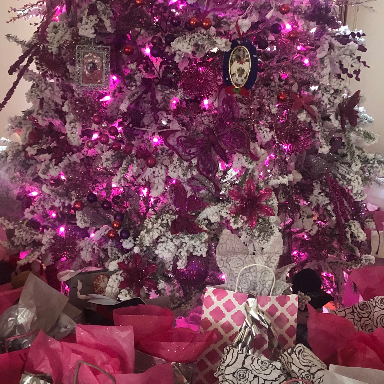 70 Count Pink LED C6 Faceted Christmas Lights, 22.5 Ft White Wire 6 70 Count Pink LED C6 Faceted Christmas Lights, 22.5 Ft White Wire - Image 4