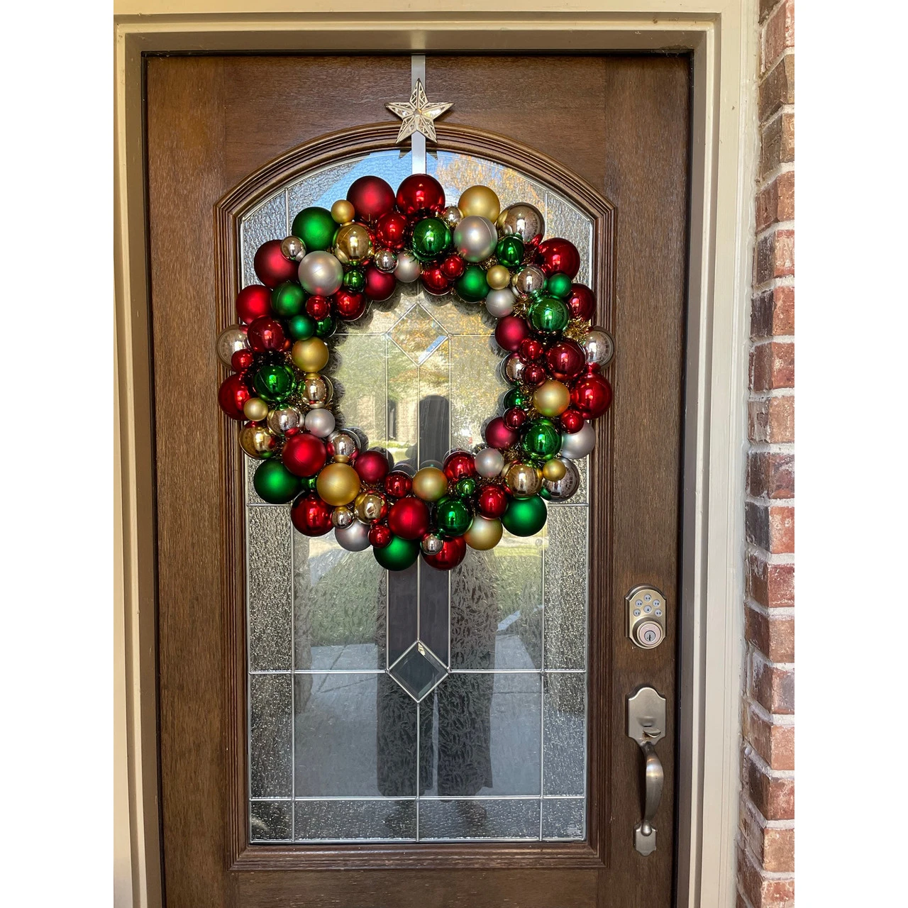 Traditional Colors 2-Finish Shatterproof Ball Christmas Wreath, 24-Inch 6 Traditional Colors 2-Finish Shatterproof Ball Christmas Wreath, 24-Inch - Image 4