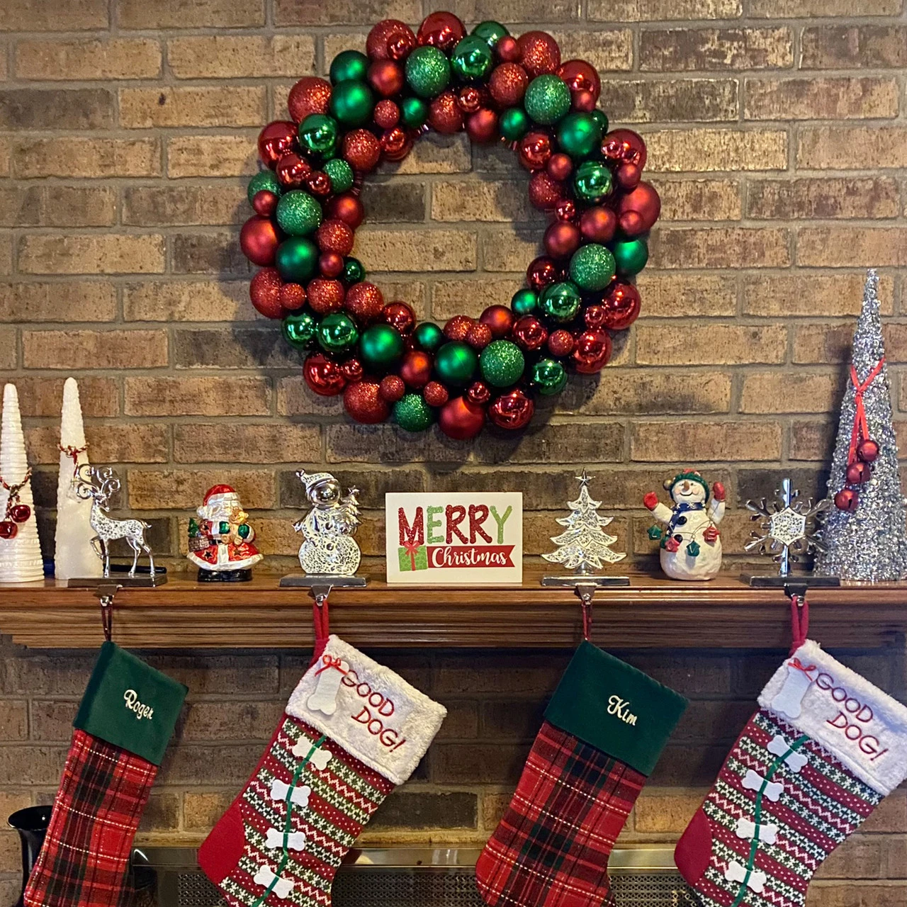 Red And Green 3-Finish Shatterproof Ball Christmas Wreath - 24-Inch, Unlit 6 Red And Green 3-Finish Shatterproof Ball Christmas Wreath - 24-Inch, Unlit - Image 4