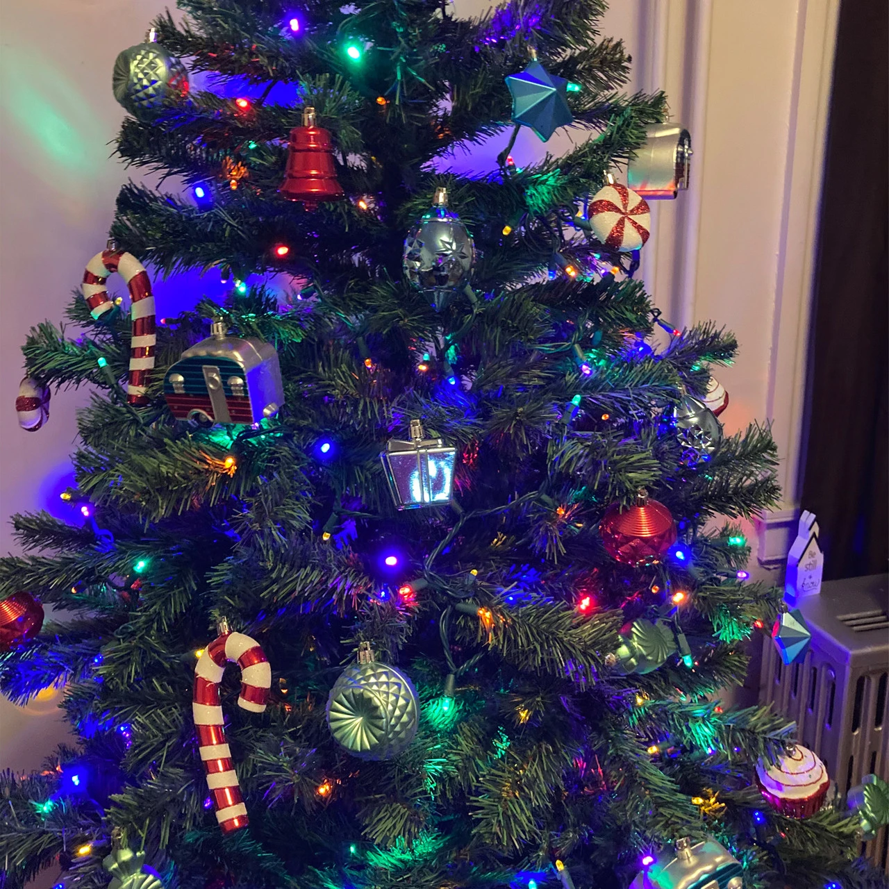 6' Colorado Spruce 2-Tone Artificial Christmas Tree, Unlit 9 6' Colorado Spruce 2-Tone Artificial Christmas Tree, Unlit - Image 7