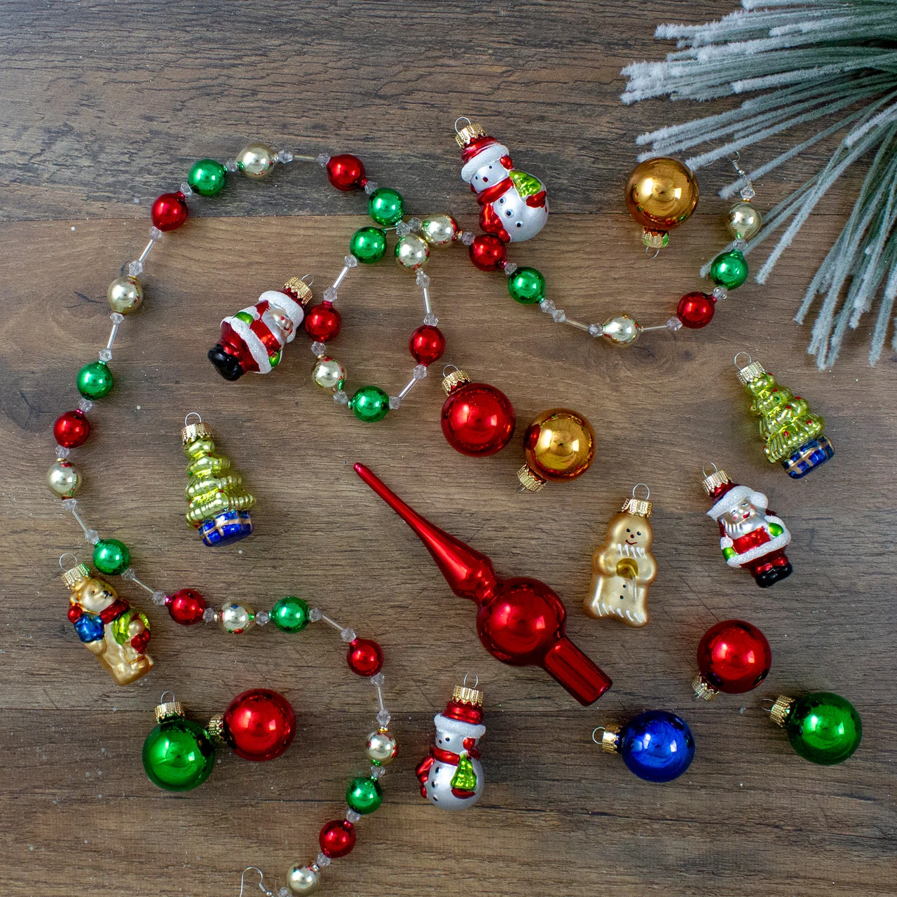18ct Red And Green Beaded Garland With Christmas Ornaments 30" 8 18ct Red And Green Beaded Garland With Christmas Ornaments 30" - Image 6