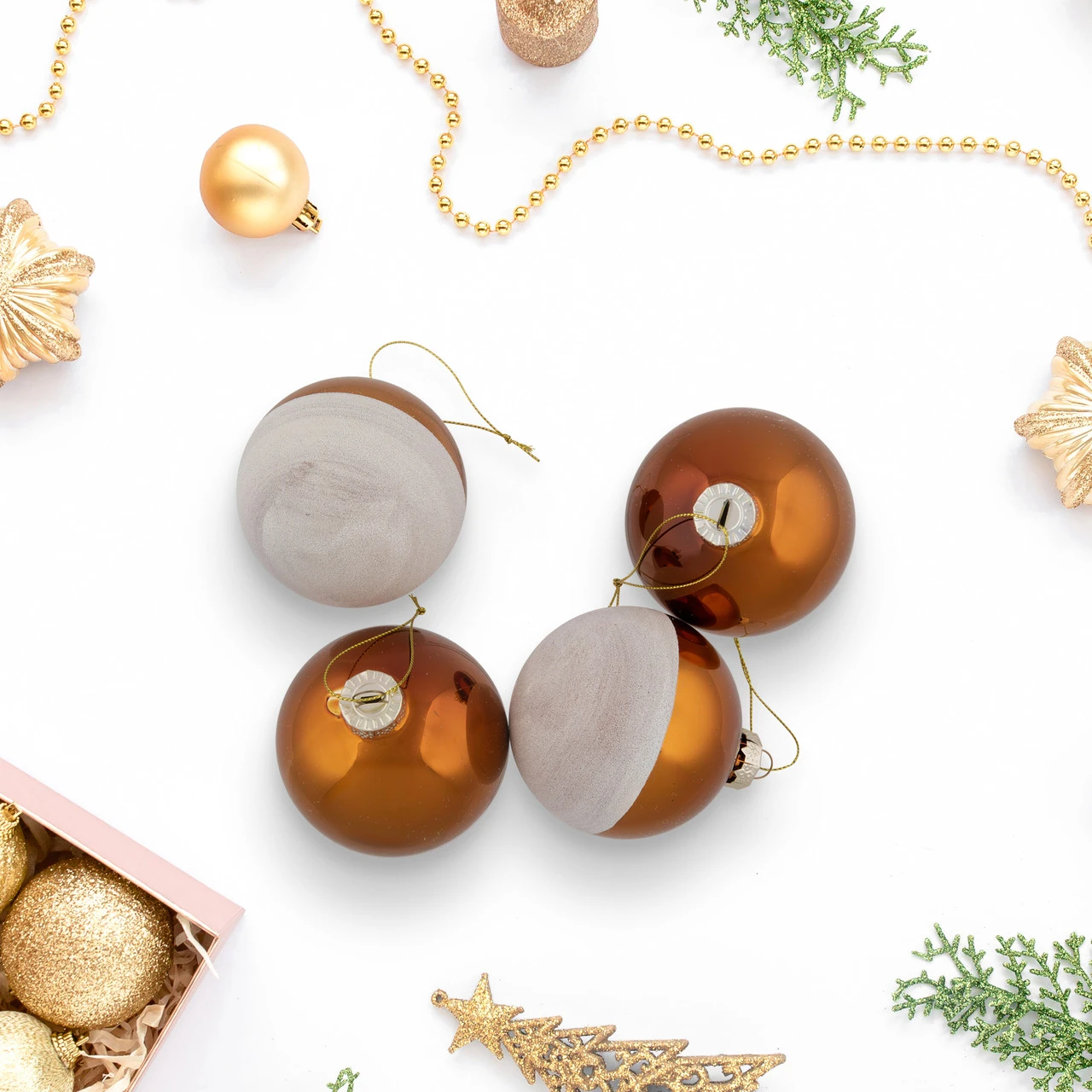 4ct White And Gold Shiny Glass Christmas Ball Ornaments 3.25" (80mm) 5 4ct White And Gold Shiny Glass Christmas Ball Ornaments 3.25" (80mm) - Image 3