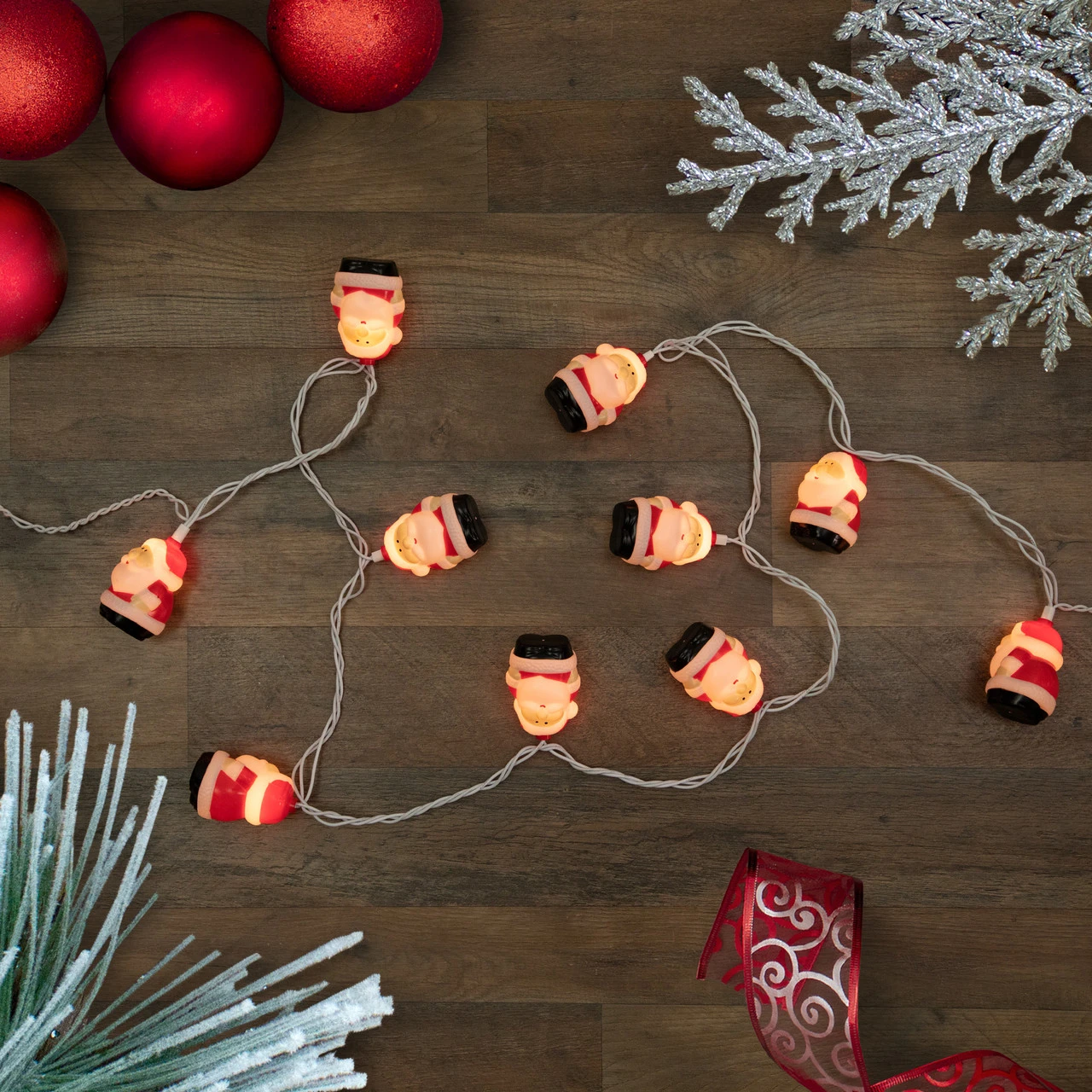 10-Count Santa Claus Christmas Light Set, 6ft Green Wire 5 10-Count Santa Claus Christmas Light Set, 6ft Green Wire - Image 3