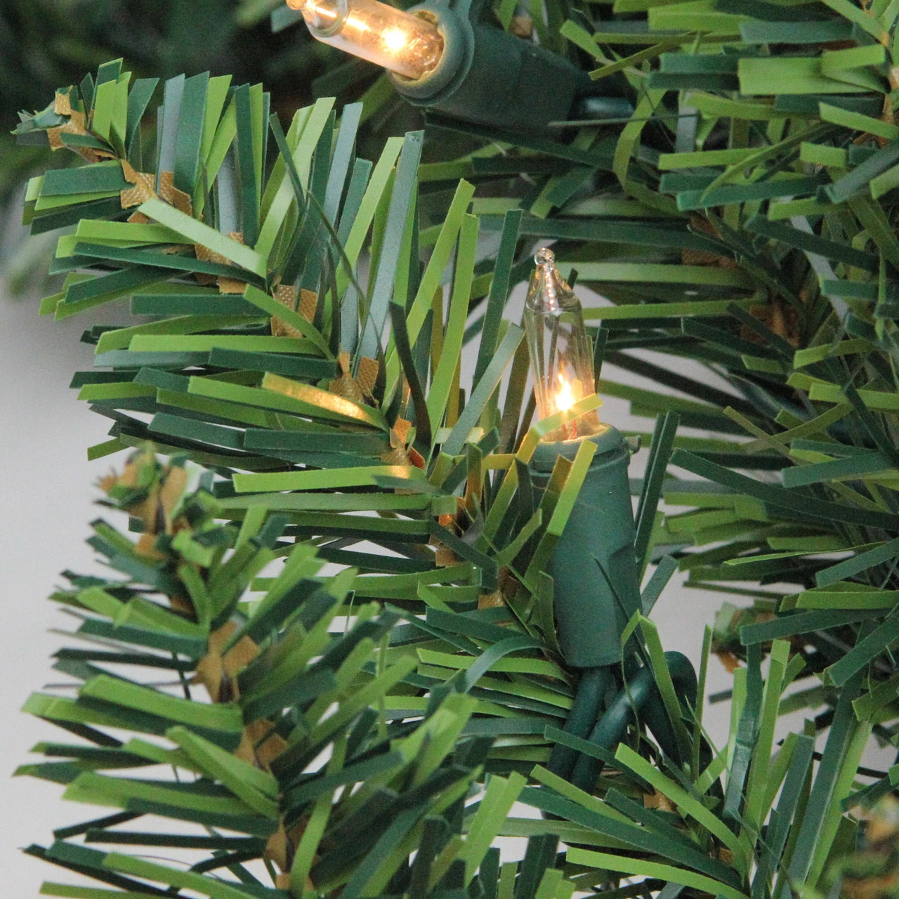 25' X 17" Pre-Lit Buffalo Fir Commercial Artificial Christmas Garland - Clear Lights 4 25' X 17" Pre-Lit Buffalo Fir Commercial Artificial Christmas Garland - Clear Lights - Image 2