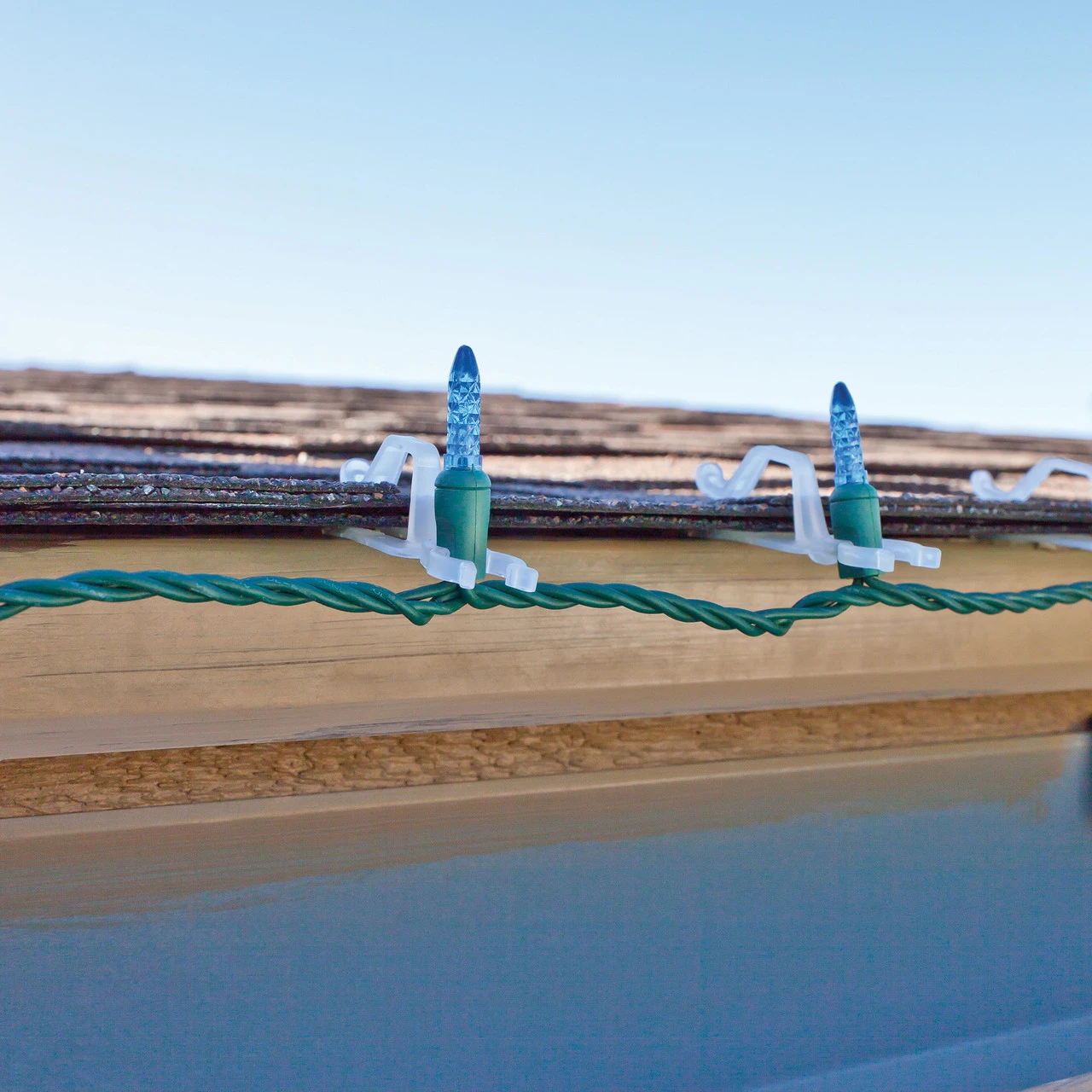 1000ct Clear Gutter And Shingle Christmas Light Clips 4 1000ct Clear Gutter And Shingle Christmas Light Clips - Image 2